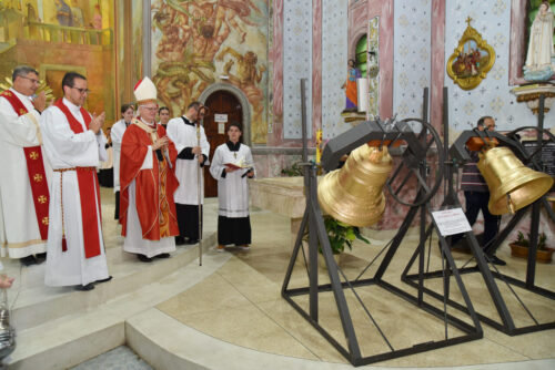 Cardeal Scherer abençoa os primeiros sinos da Paróquia Santa Cândida  - Jornal O São Paulo