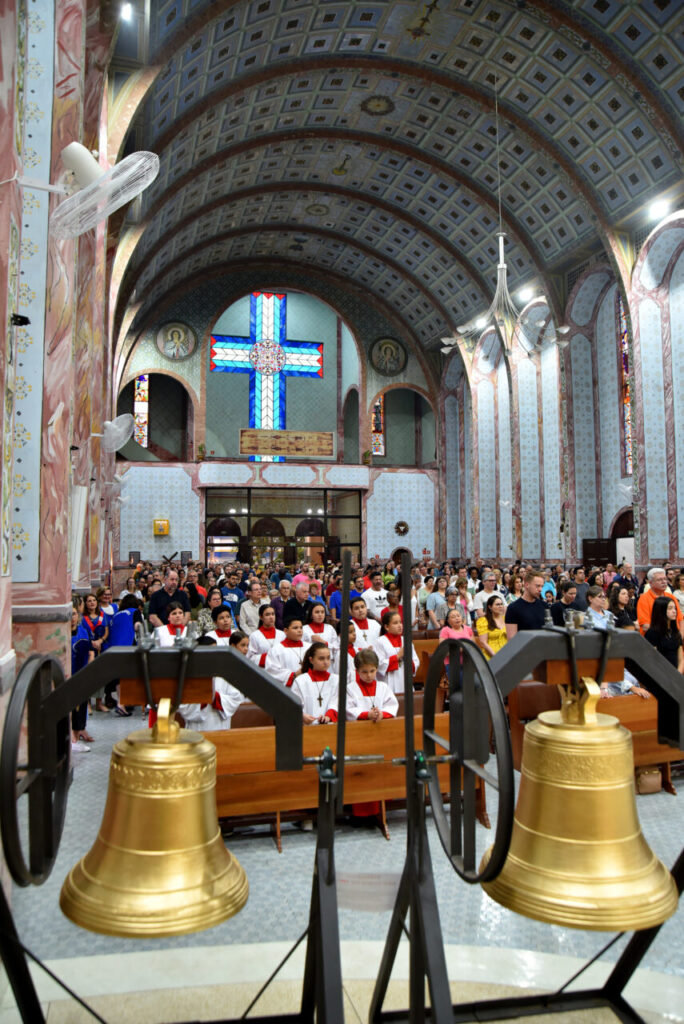 Cardeal Scherer abençoa os primeiros sinos da Paróquia Santa Cândida  - Jornal O São Paulo