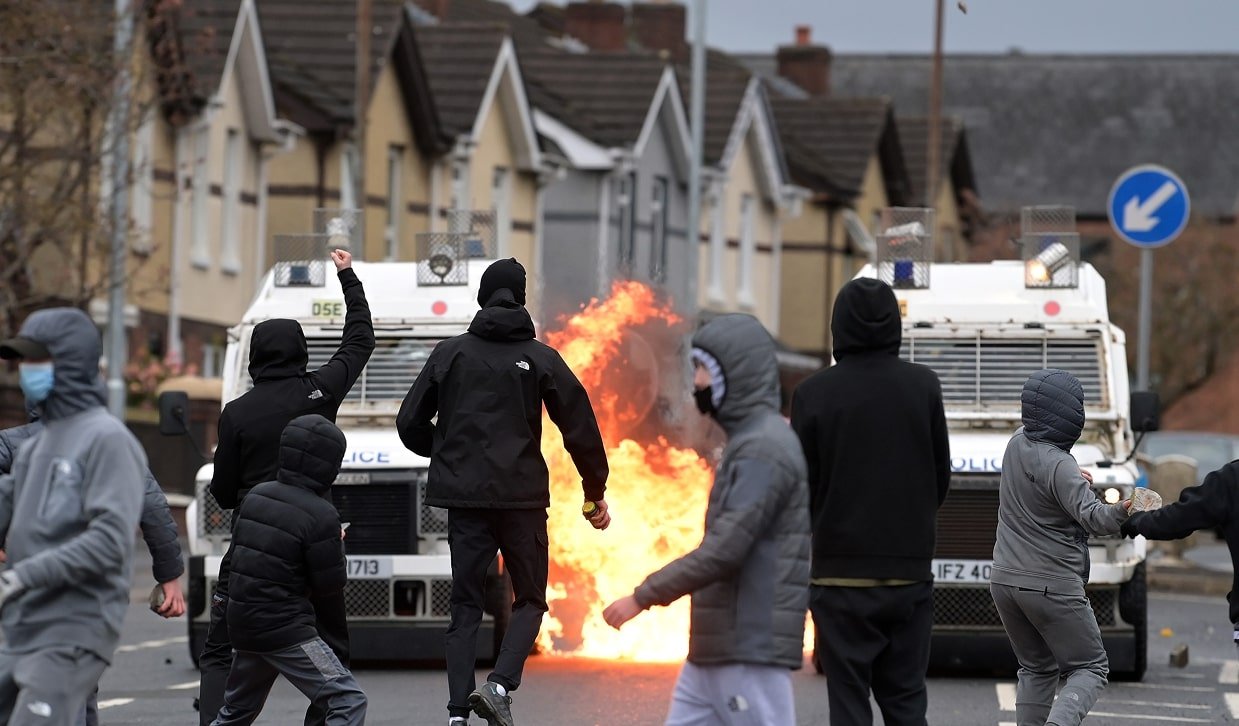 Na Irlanda do Norte, católicos são forçados a deixar suas casas em decorrência de ataques - Jornal O São Paulo