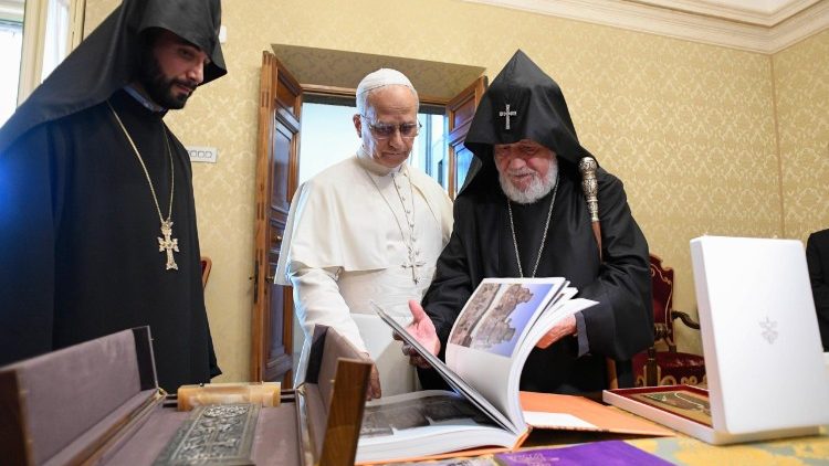 Leão XIV recebe em audiência Karekin II, líder da Igreja Apostólica Armênia - Jornal O São Paulo