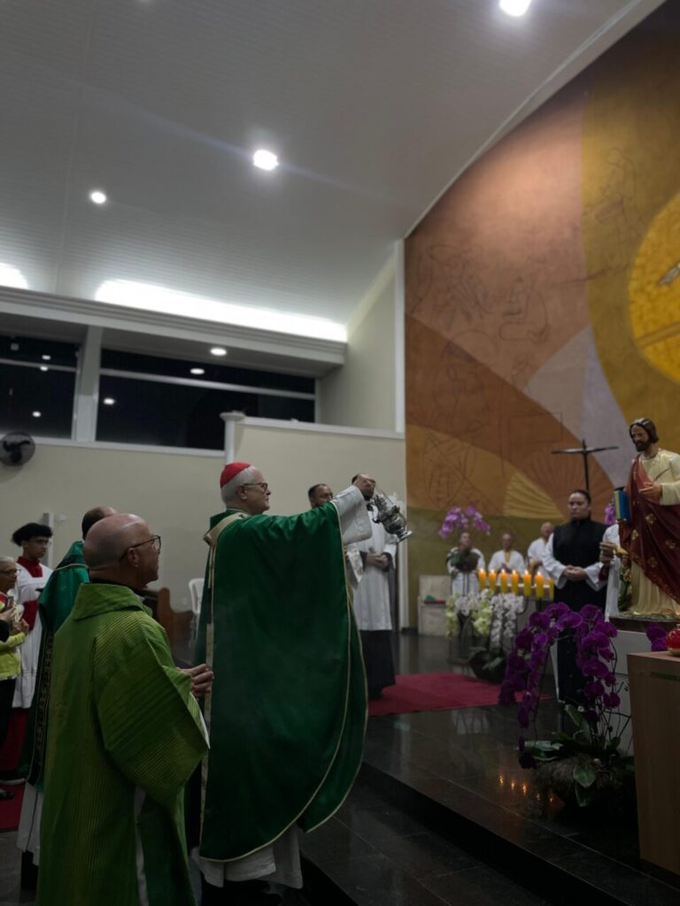 Dom Odilo abençoa nova imagem do padroeiro da Paróquia São Mateus Apóstolo - Jornal O São Paulo