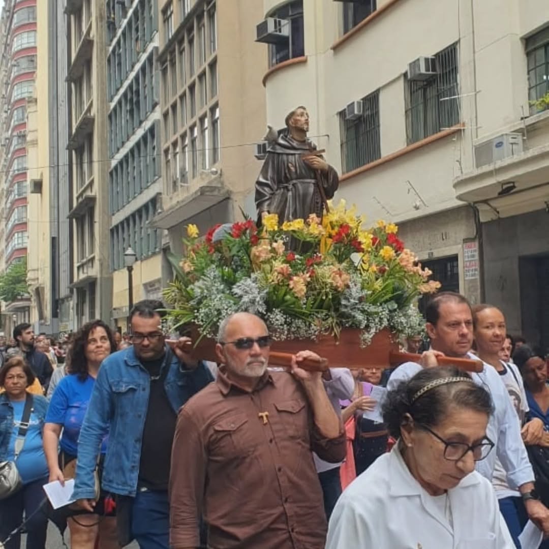 Devoção a São Francisco é testemunhada por milhares de fiéis no centro de SP - Jornal O São Paulo