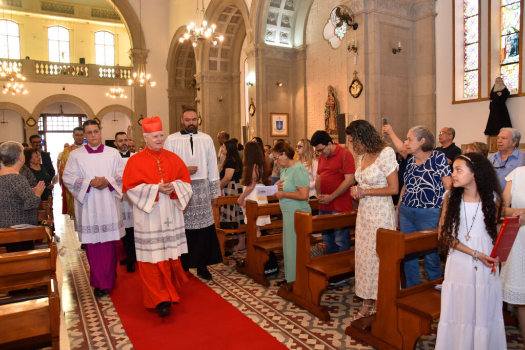 Cardeal Scherer dedica a igreja e consagra o altar da Paróquia Nossa Senhora dos Remédios  - Jornal O São Paulo