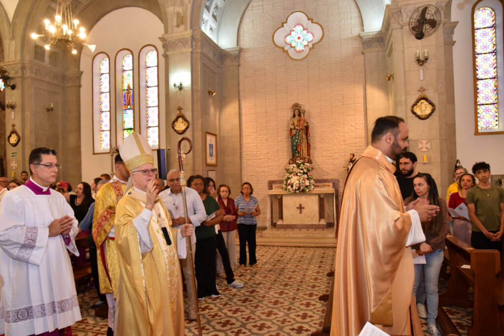 Cardeal Scherer dedica a igreja e consagra o altar da Paróquia Nossa Senhora dos Remédios  - Jornal O São Paulo
