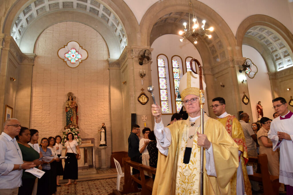Cardeal Scherer dedica a igreja e consagra o altar da Paróquia Nossa Senhora dos Remédios  - Jornal O São Paulo