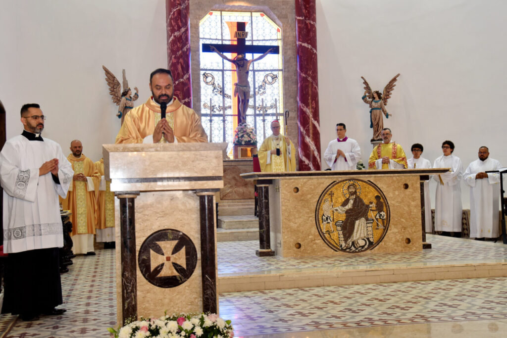 Cardeal Scherer dedica a igreja e consagra o altar da Paróquia Nossa Senhora dos Remédios  - Jornal O São Paulo