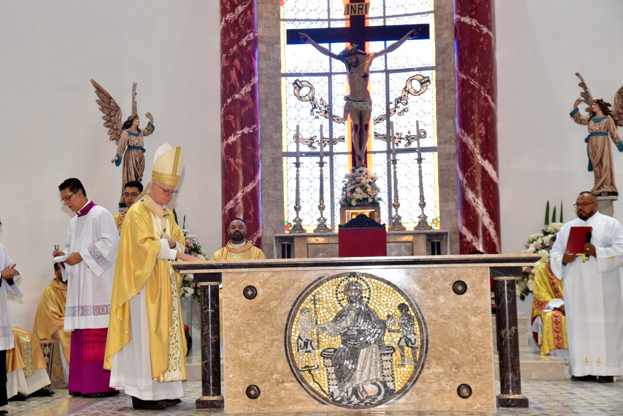 Cardeal Scherer dedica a igreja e consagra o altar da Paróquia Nossa Senhora dos Remédios  - Jornal O São Paulo