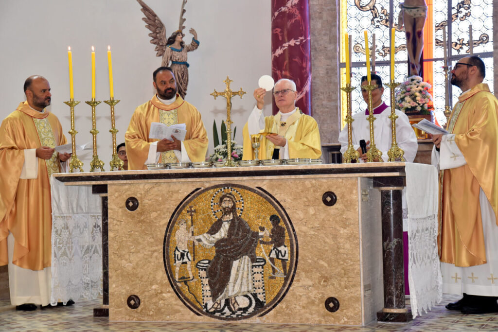 Cardeal Scherer dedica a igreja e consagra o altar da Paróquia Nossa Senhora dos Remédios  - Jornal O São Paulo
