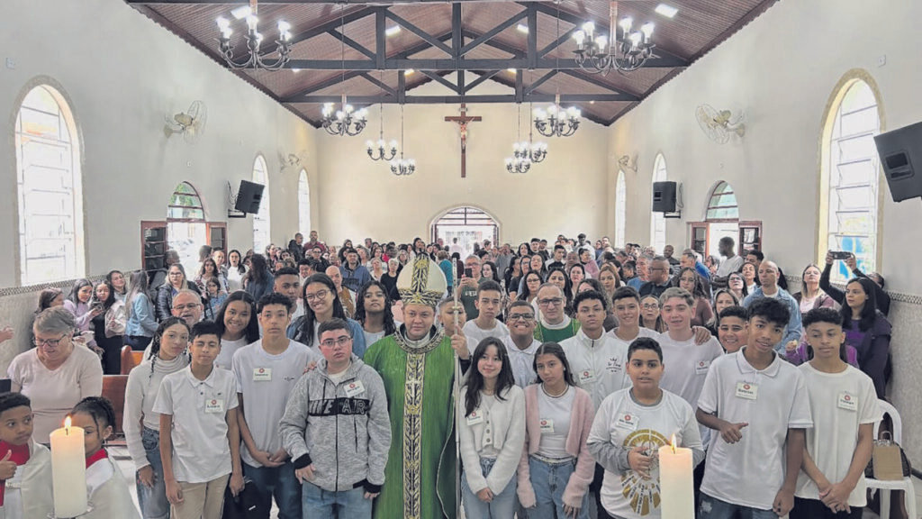 Dom Cícero preside missas com Crismas em paróquias do Belém - Jornal O São Paulo