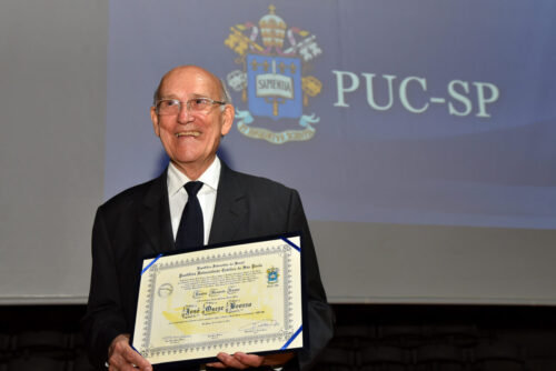 Padre José Oscar Beozzo recebe o título de Doutor Honoris Causa pela PUC-SP - Jornal O São Paulo