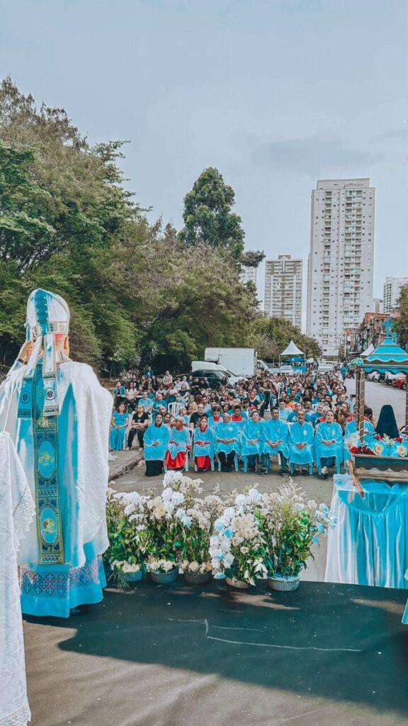 Dom Cícero preside missa na favela Nelson Cruz no dia de Nossa Senhora Aparecida - Jornal O São Paulo