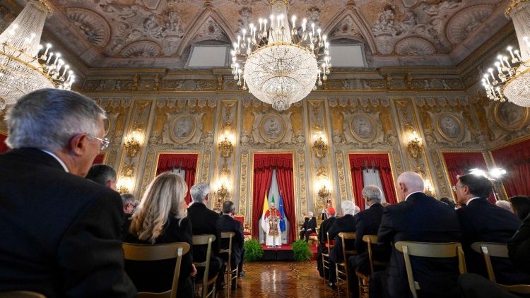 Em visita ao presidente da Itália, Papa exorta a família humana à convivência pacífica - Jornal O São Paulo
