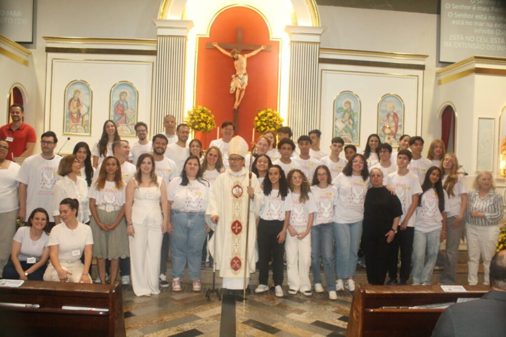 Dom Edilson preside missas com Crismas em 4 paróquias da Região Lapa - Jornal O São Paulo