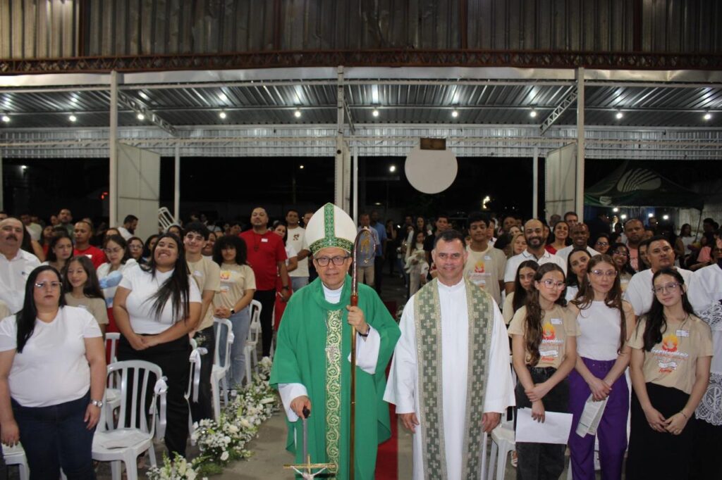 Dom Edilson preside missas com Crismas em 4 paróquias da Região Lapa - Jornal O São Paulo