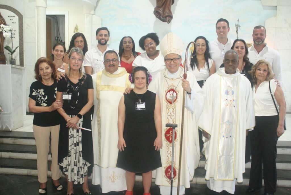 Dom Edilson preside missas com Crismas em 4 paróquias da Região Lapa - Jornal O São Paulo