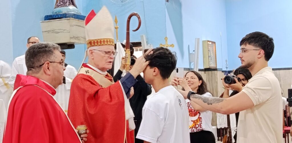 Mais de 120 jovens e adultos são confirmados na fé na Região Santana - Jornal O São Paulo