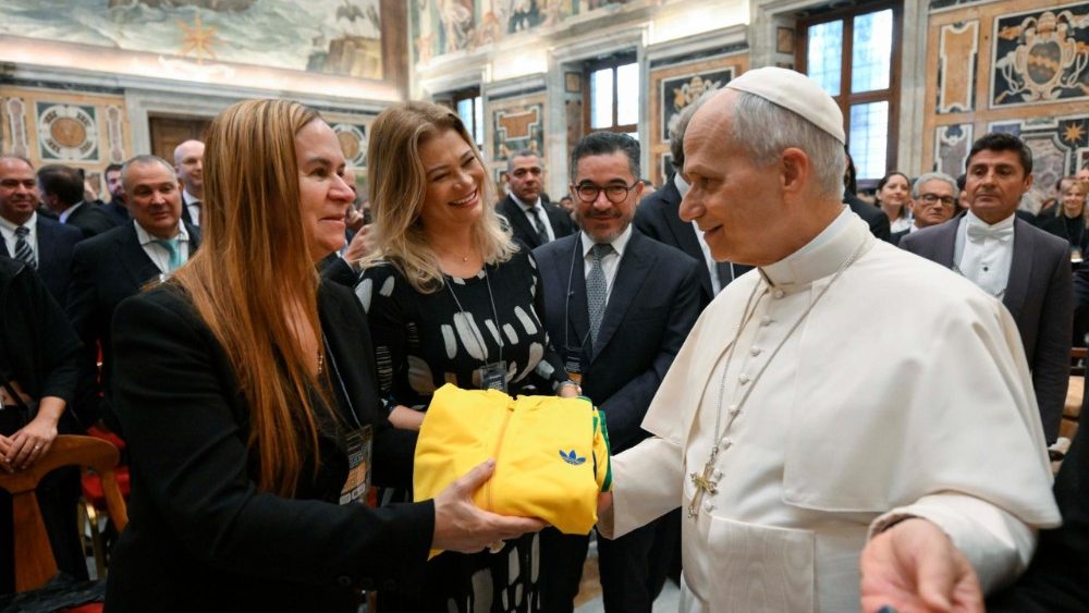 Papa a gestores de saúde: atenção à manipulação perversa da IA - Jornal O São Paulo