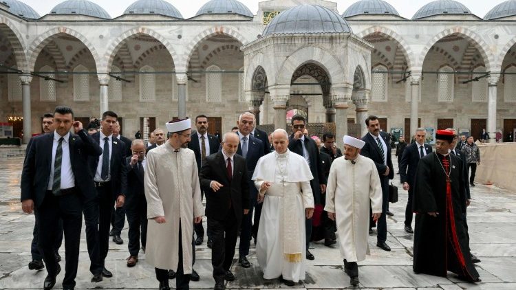 Leão XIV visita a Mesquita Azul de Istambul - Jornal O São Paulo