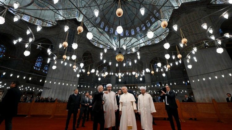 Leão XIV visita a Mesquita Azul de Istambul - Jornal O São Paulo