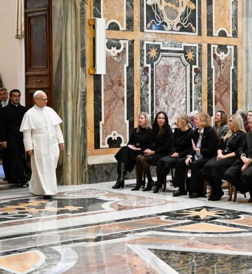 Leão XIV pede uma “educação digital ética” para proteger as crianças na era da IA - Jornal O São Paulo