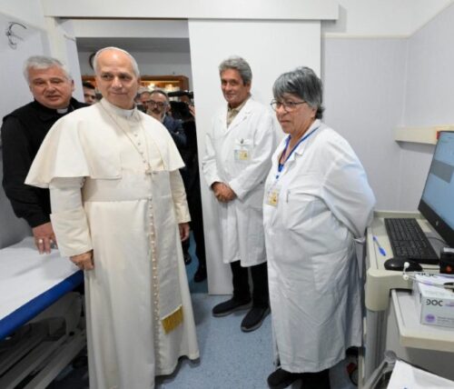 Papa inaugura ambulatório destinado aos pobres no Vaticano - Jornal O São Paulo