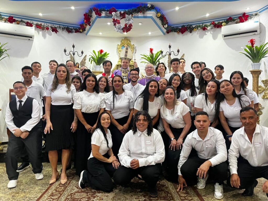 Dom Cícero crisma 168 jovens em 4 paróquias da Região Belém - Jornal O São Paulo