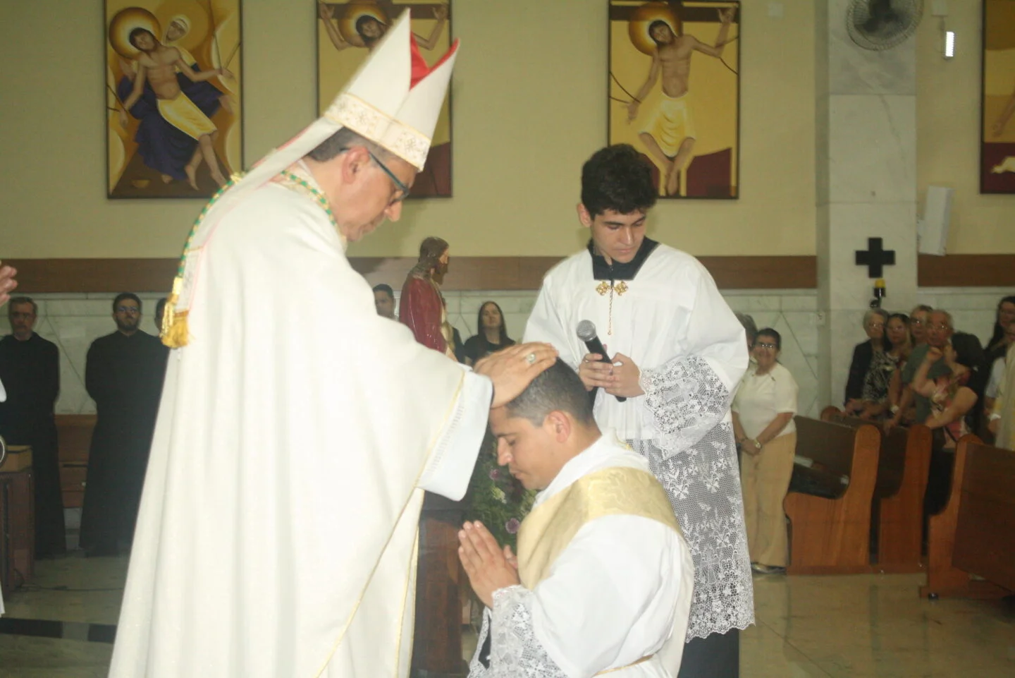 Dom Edilson de Souza Silva ordena sacerdote o monge Dom André Alves dos Santos, OSB - Jornal O São Paulo