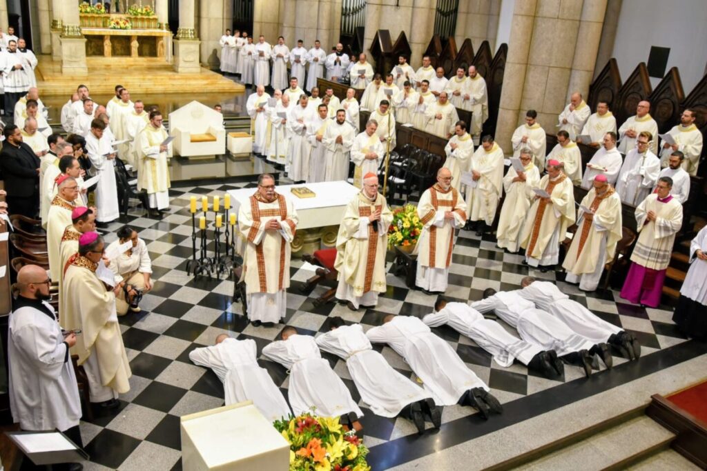 Dom Odilo ordena 7 diáconos: servidores da Palavra, do altar e da caridade - Jornal O São Paulo