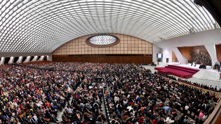 Papa: Deus se aproxima de nós ao contemplarmos o presépio e a árvore de Natal - Jornal O São Paulo