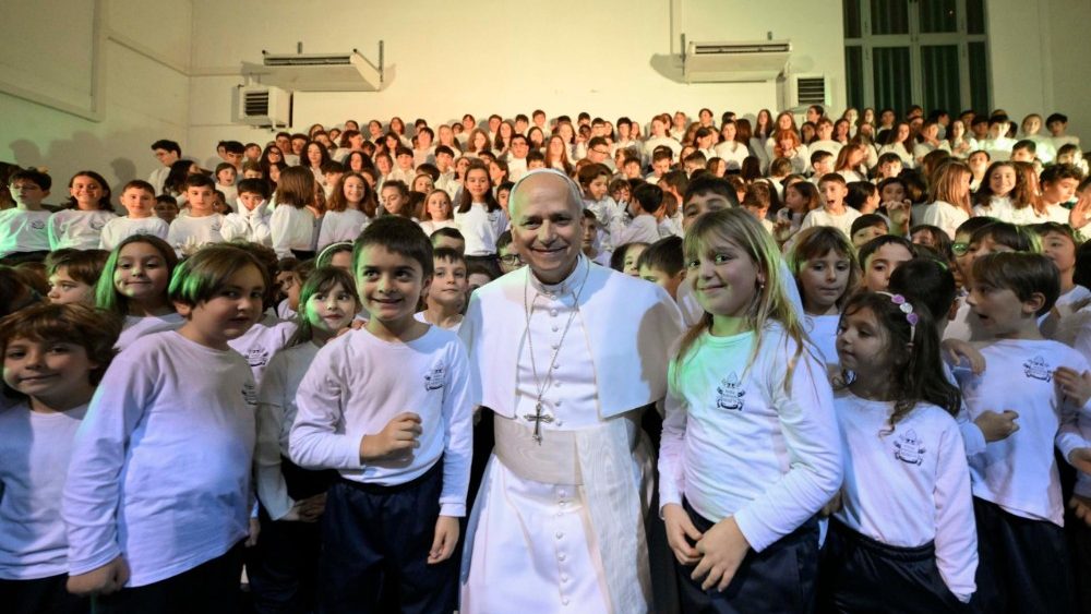 Papa visita escola em Castel Gandolfo: o Natal é um convite a proclamar a paz e a unidade - Jornal O São Paulo