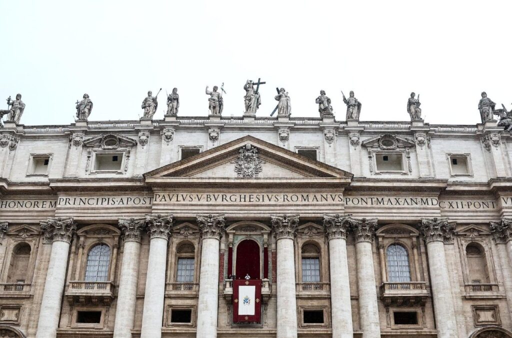 Papa no Angelus: em vez da indústria da guerra se afirme o artesanato da paz - Jornal O São Paulo