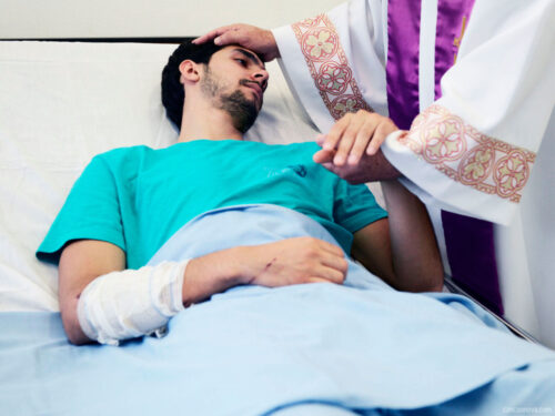 Sem ter se confessado, uma pessoa enferma pode receber a Comunhão? - Jornal O São Paulo