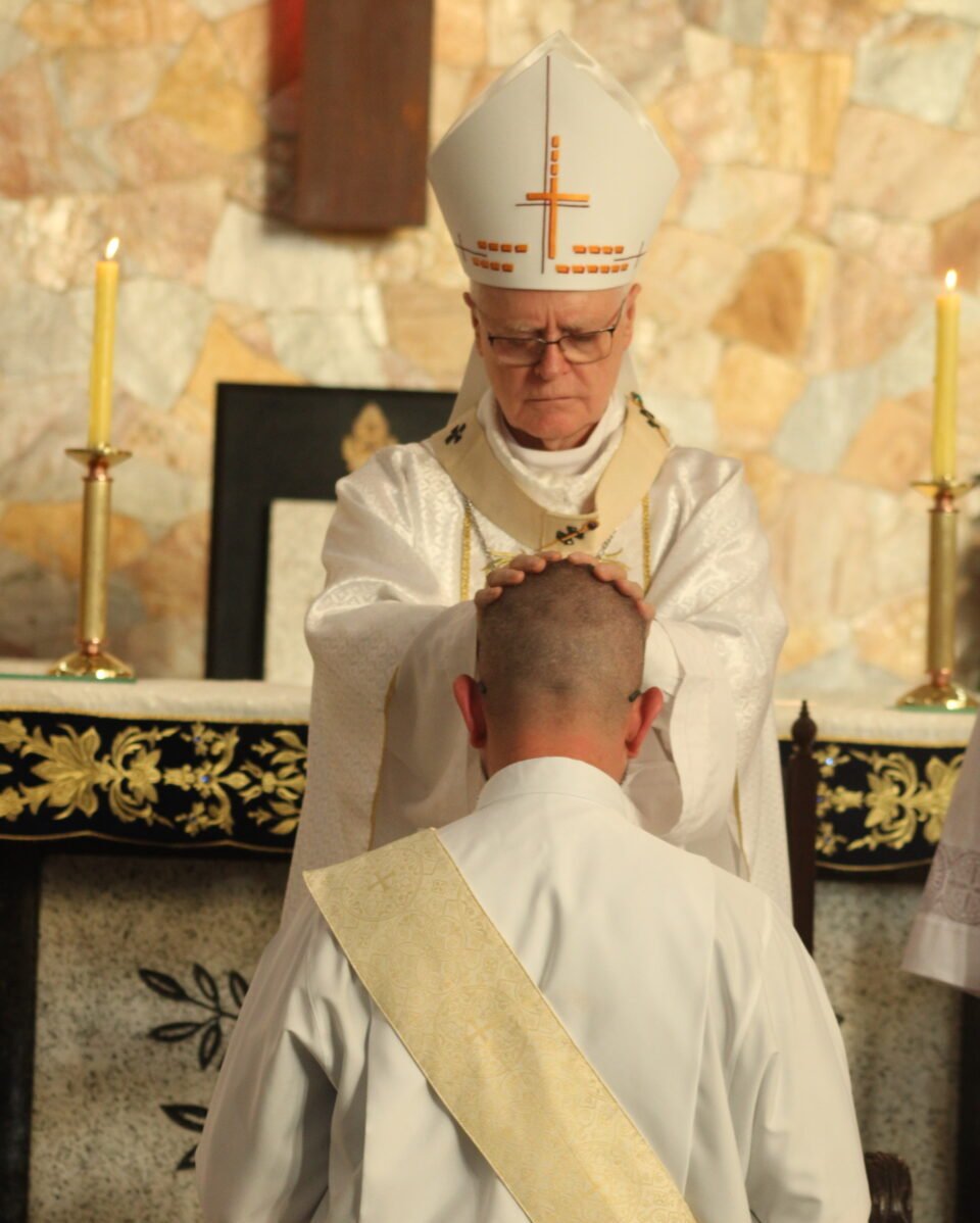 Cardeal Scherer ordena sacerdote o religioso saletino Fernando Bracioli - Jornal O São Paulo
