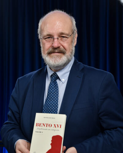 Em novo livro, Silvonei José Protz destaca Bento XVI como mestre da catequese - Jornal O São Paulo