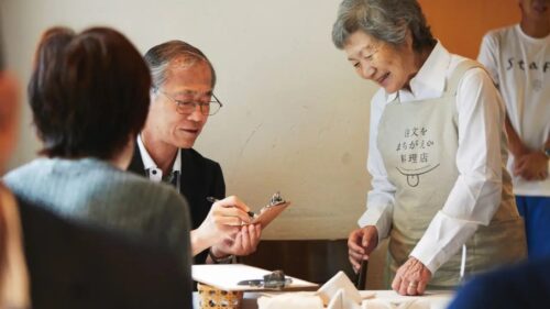 Japão: cafeterias contratam pessoas com demência e fomentam a cultura da inclusão - Jornal O São Paulo