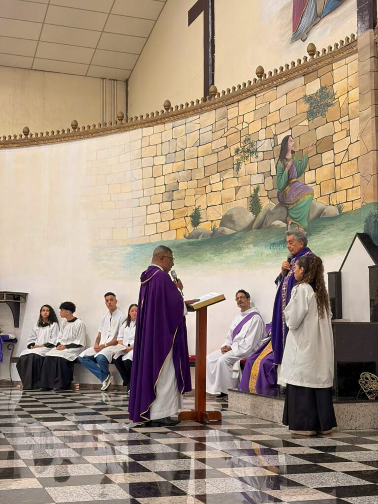 Fiéis de 3 paróquias da Região Belém acolhem novos padres - Jornal O São Paulo