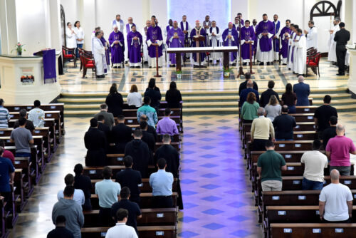 Com missa, Faculdades de Teologia e de Direito Canônico abrem ano acadêmico