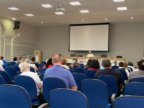 Cardeal Scherer se reúne com as agregações laicais atuantes na Arquidiocese