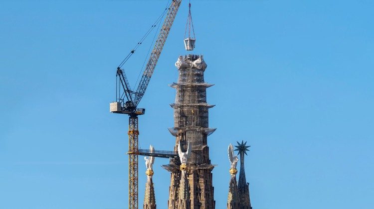 No centenário da morte de Gaudí, torre central da Basílica da Sagrada Família é concluída - Jornal O São Paulo