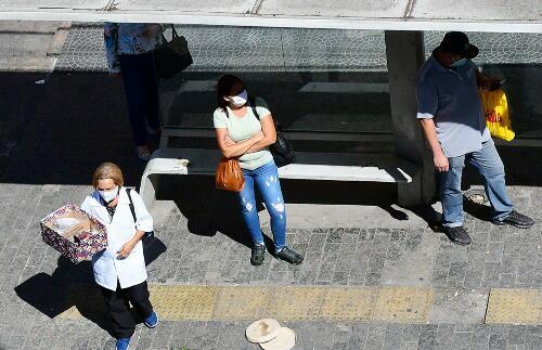 Na luta pelo pão de cada dia - Jornal O São Paulo