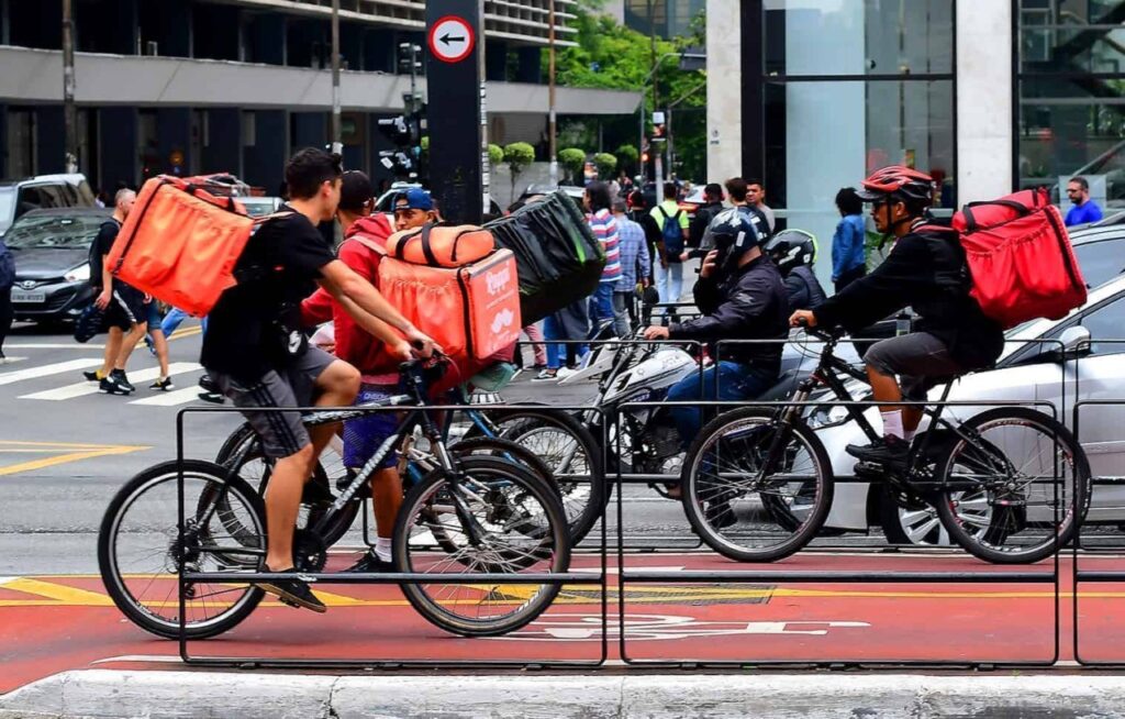 Os cuidados na hora de pedir o delivery - Jornal O São Paulo
