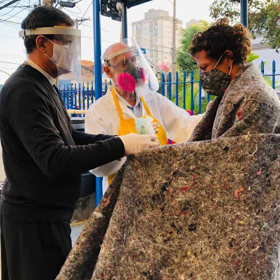 Dom Luiz Carlos Dias acompanha acolhida a pessoas em situação de rua - Jornal O São Paulo