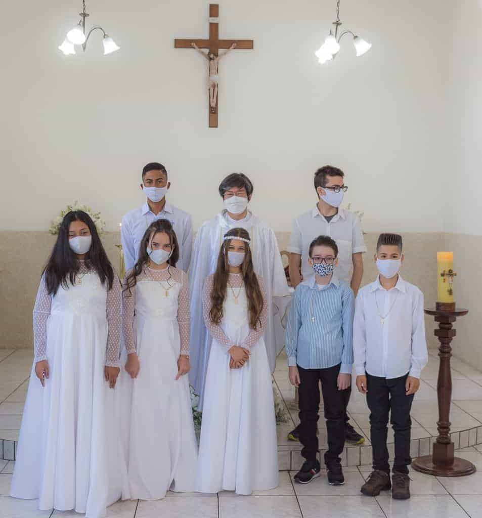 7 crianças recebem a primeira Comunhão na Paróquia Santa Terezinha - Jornal O São Paulo
