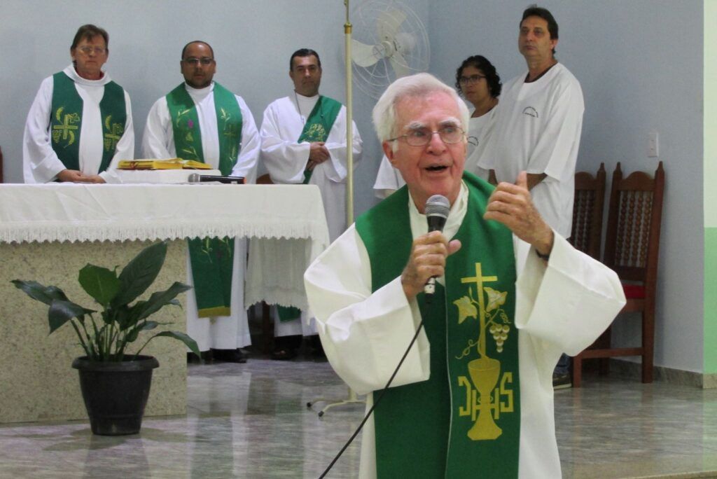 Aos 85 anos, morre o Padre Daniel Francis McLaughlin - Jornal O São Paulo