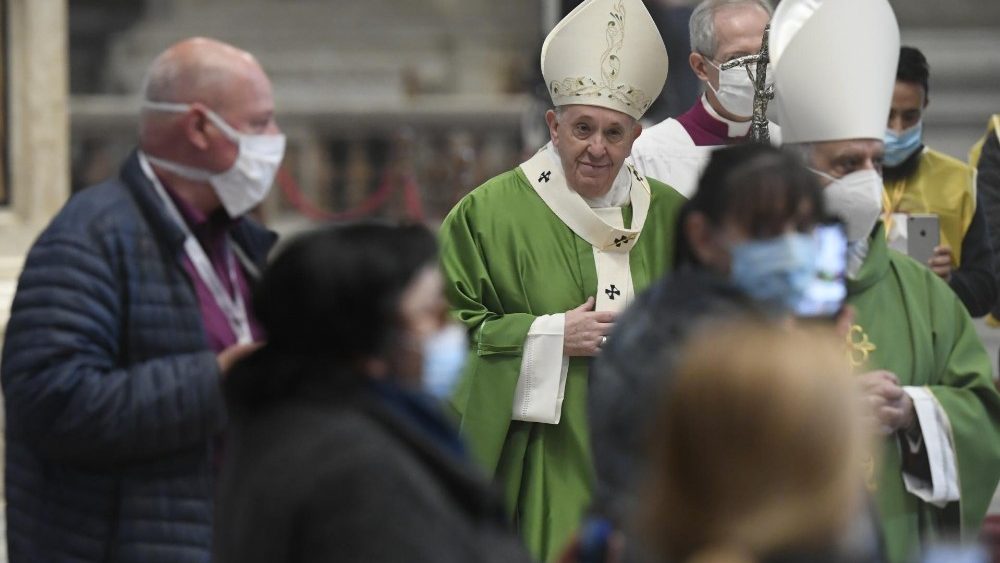 Papa Francisco conclama a estender a mão e ver Jesus nos pobres - Jornal O São Paulo