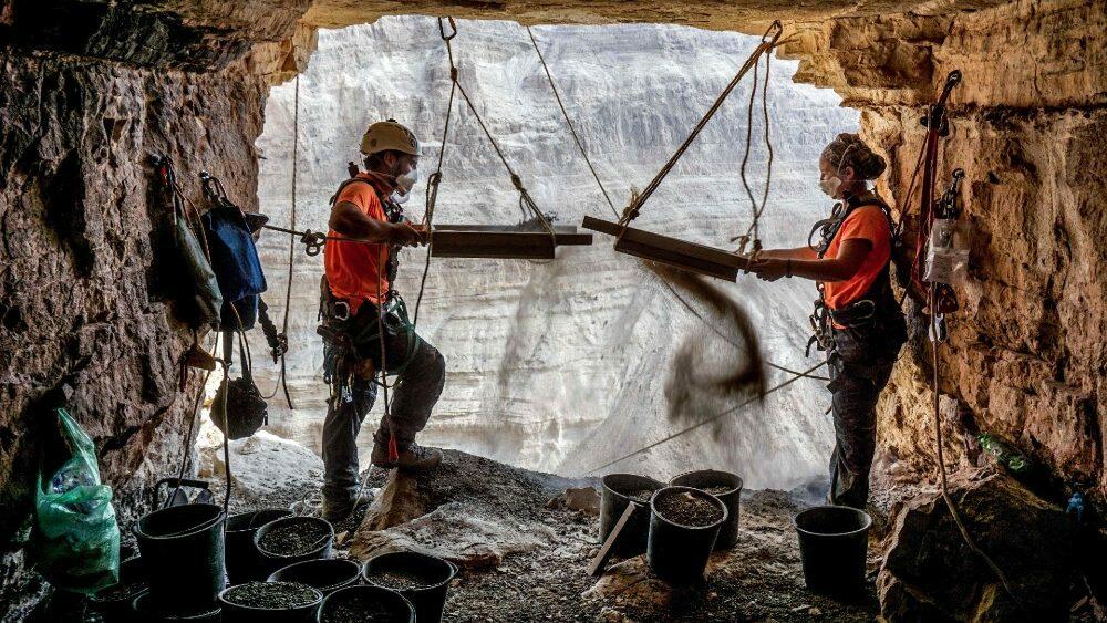 Fragmentos bíblicos encontrados em Israel são a mais importante descoberta dos últimos 60 anos - Jornal O São Paulo