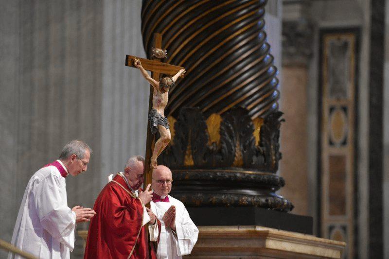 O mistério da cruz nas palavras do pregador dos papas - Jornal O São Paulo