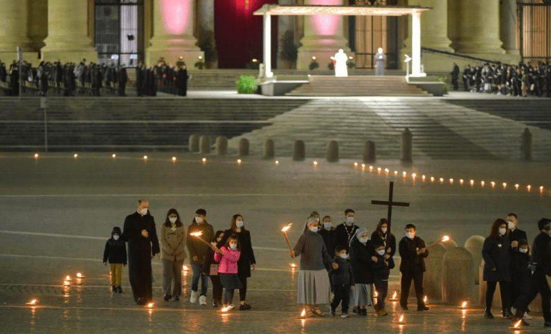 A via sacra com as cruzes e as esperanças das crianças - Jornal O São Paulo