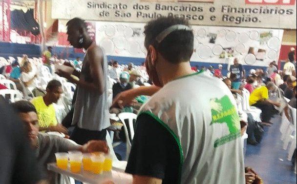 Em parceria, Rede Rua e Quadra dos Bancários entregam 1,1 mil refeições diárias - Jornal O São Paulo