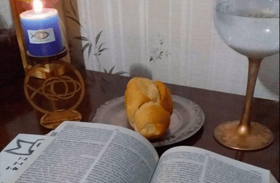 De suas casas, famílias celebram o mistério da Paixão, Morte e Ressurreição de Cristo - Jornal O São Paulo